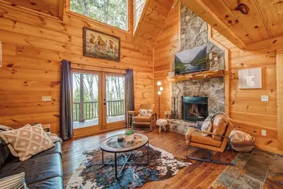 Image de Cabin near Blue Ridge - Hot Tub/ Fire Pit /Games!