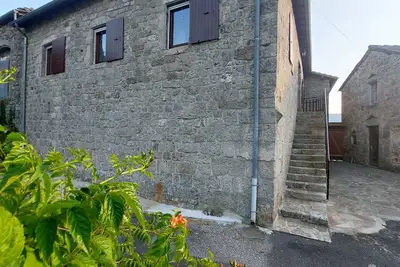 Image de Spacieuse maison en pierre, nichée dans un petit hameau