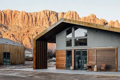 Panoramic Views I Open Concept Floorplan I Private Hot Tub I Ample Parking