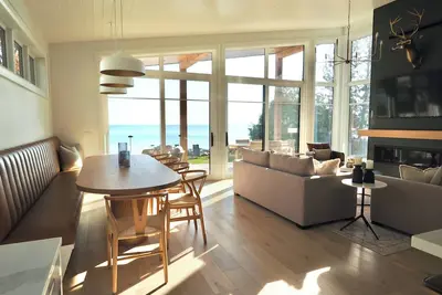Image de Cottage on Georgian Bay in Ontario's premier four-season adventure region.