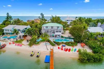 Image de Aquarius Ocean-to-River Resort: 26br\/18ba Beachfront, Sleeps 60+ Pools\/Spa\/Docks