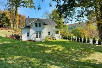 Image de Butler House Vacation in the lap of luxury in Morris Ny ~ Heated Saltwater Pool