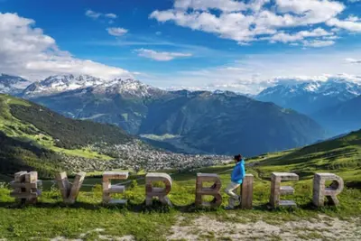 Luxurious Alpine Retreat in Verbier Place Centrale with Panoramic Mountain Views