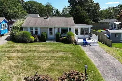 Image de Two Bedroom by the Beach!