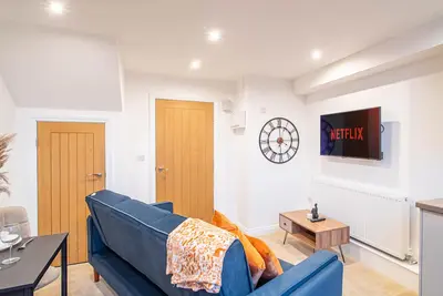 Image de Classique-Appartement-Salle de bain privée séparée-Vue sur Rue-Private Secure. . .
