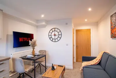 Image de Moderne-Appartement-Salle de bain privée séparée-Vue sur la cour-Free Private. . .