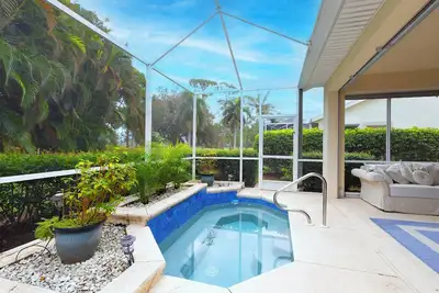 Image de Luxury Gated Condo w/ Private Spa & Resort-Style Amenities Near Airport