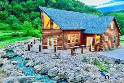 Image de Valley View Lodge w/ Swimming Pond, Waterfalls, and Hot Tub