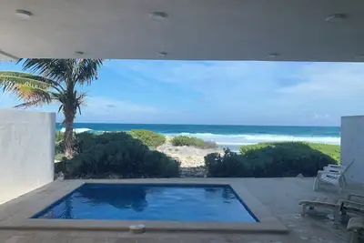 Image de Stunning oceanfront 3-bedroom, 3. 5 bath house in Isla Mujeres