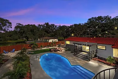 Image de The Palms Oasis - Pool Getaway - Sleeps 14 - Central I-4 & 75