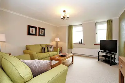 Image de Modern fully fitted two bedroom apartment. Pet friendly. Free parking. Sleeps 5.