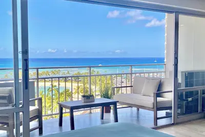 Image de Waikiki Oceanfront Home (Car Available)