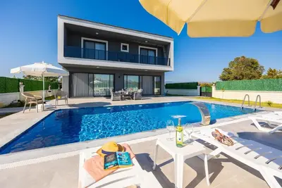 Image de Villa Grand Yasar 4 - Quatre Chambres Villa, Couchages 8