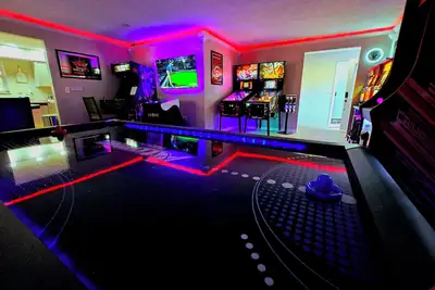 Image de Hot Tub Massage  Pinball Stylish! By The Greene