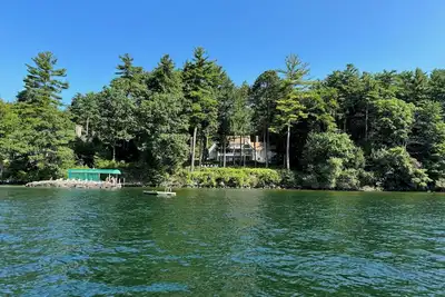 Image de Beautiful 6-bed\/5-bath home on Wolfeboro Neck w\/beach, Sw views, Ac & Wolfeboro