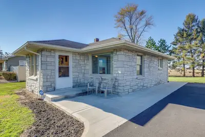 Image de Private Patios & Sunset Views: Francesville Home
