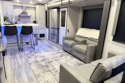 Image de The Pearl- A Luxe Camper