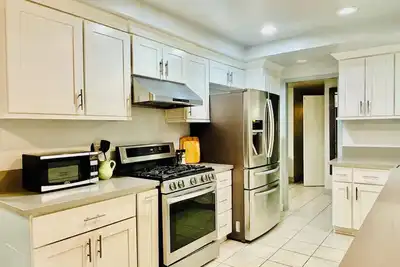 Image de Charming 4br Oasis with Cozy Vibes\/Prime Location