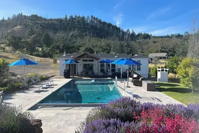 Image de Red Pepper Retreat-heated pool, hot tub, walk, hike and/or bike to Annadel Trail