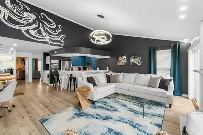 Image de Destin Home with Beach Access + Pools + Hot Tubs