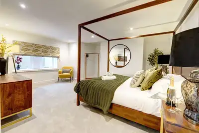 Elmleigh Nook - Central Harrogate Apt with Parking