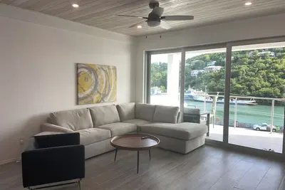 Image de New Modern 2 bedrooms, 2 bath Grand Opening Special, 10 min easywalk to Cruz Bay