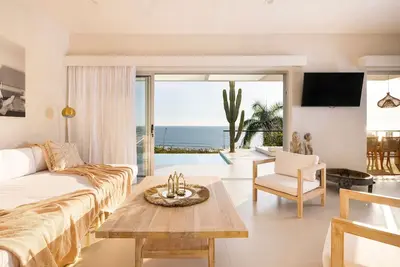 Image de Modern luxur ocean view villa steps from the beach