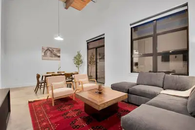 Image de Urban Oasis | Pool & Gym | Close to Downtown Fun!