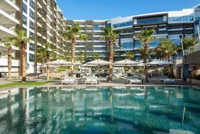 Image de Cozy 1-bedroom with beach view.