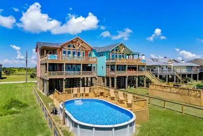 Image de Luxurious Beachfront Escape w/ Private Pool, Hot Tub & Elevator