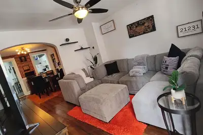 Image de Charming 2-bedroom townhome with WiFi, Ac in awesome Fells Point Baltimore