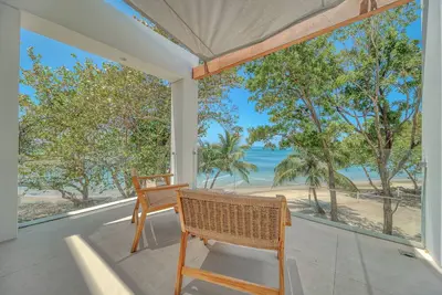 Image de Modern Luxury Meets Caribbean Charm 3-Bed, 3-Bath Beachfront Townhome