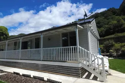 Image de Three D's Cottage! Marlborough Sounds! Short walk to local shops & amenities!