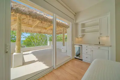 Image de Stunning 3-bedroom luxury beachfront condo on West Bay in Watercolors Resort