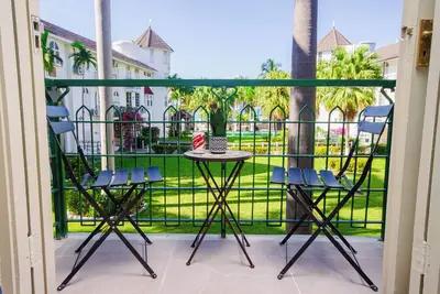 Image de Heart of Ocho Rios-Free Beach Access-king Bed-Pool-Free Wifi-Family sized condo.