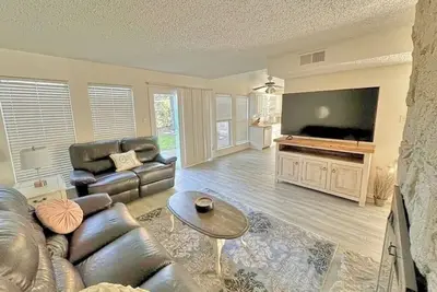 Image de Spacious 3-Bedroom Home, Minutes from At&T Stadium