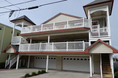 Image de A Deck To Die For! Views 4 Miles! Guest Favorite!