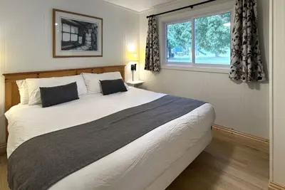 Image de Perfect Family Getaway: Lakeside Cottages with Pool Access & Outdoor Adventures