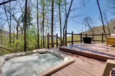 Image de Deck & Fire Pit: Mtn-View Cabin in Rabun Gap