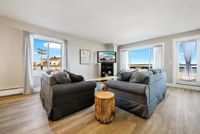 Image de Oceanfront Escape with Pool, Beach, and Comfort
