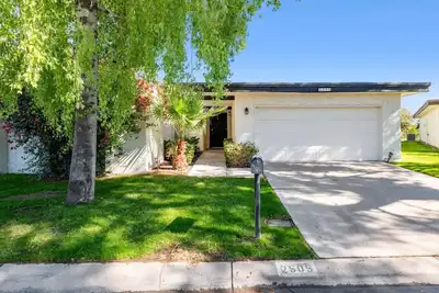 Image de Scottsdale Chic Sunset Home!