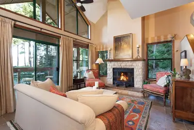 Image de Grand Opening Special, Home of Olympic Dreams, Ski In/Out access, Spacious beds
