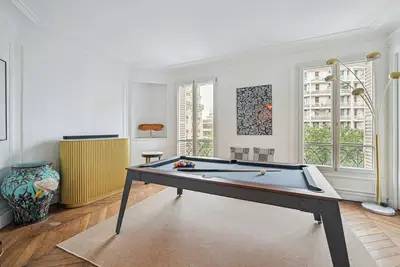 Image de Duplex à 2 pas de la Tour Eiffel! Salle de jeux avec billard et bar!