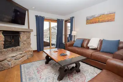 Image de Ski-In / Ski-Out! Hot Tub! New Listing! Garage!