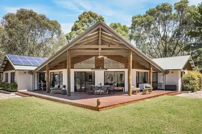 Image de Serene And Secluded Rural Escape Boasting Panoramic Bushland Vistas