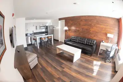 Image de Come stay in this 1st floor 1 bedroom suite in Nevada!