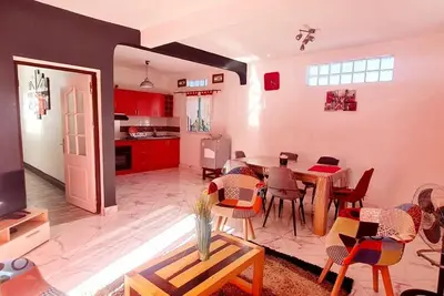 Image de Appartement F4 Londres piscine terrasse coin barbecue. \nA 3 Km du centre ville!