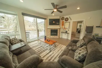 Image de Your Modern Summer Peak Escape!