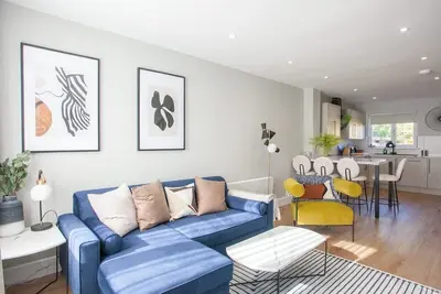 Image de Modern Oasis in Prime Location