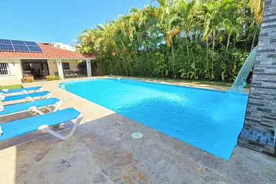 Sos 5br Poolside Haven +Bonus